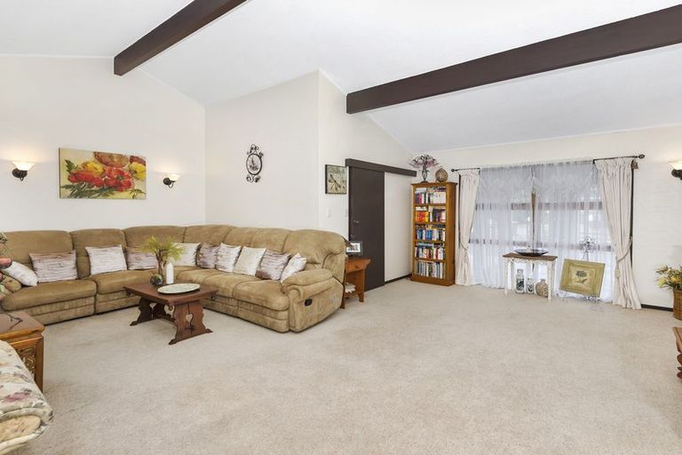 Photo of property in 25 Hazeldene Place, Opaheke, Papakura, 2113