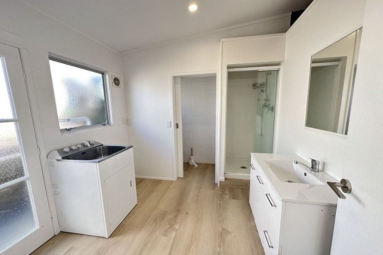 Photo of property in 2/6 Anne Road, Hillcrest, Auckland, 0627