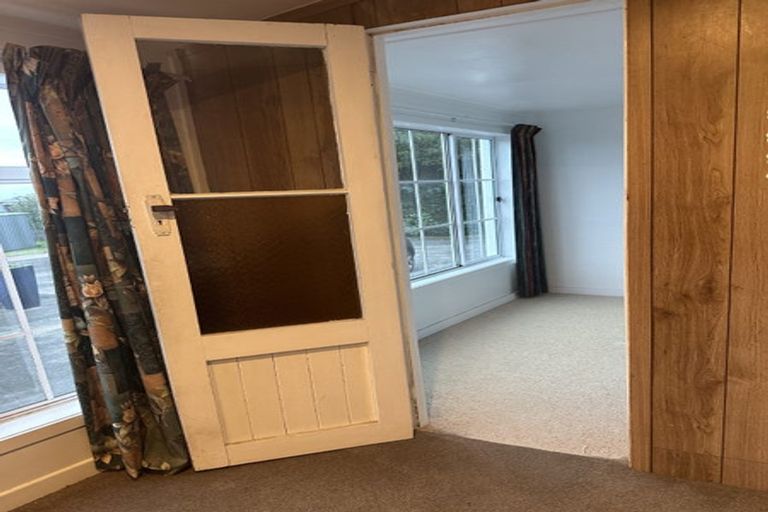 Photo of property in 306 South Road, Omata, New Plymouth, 4374