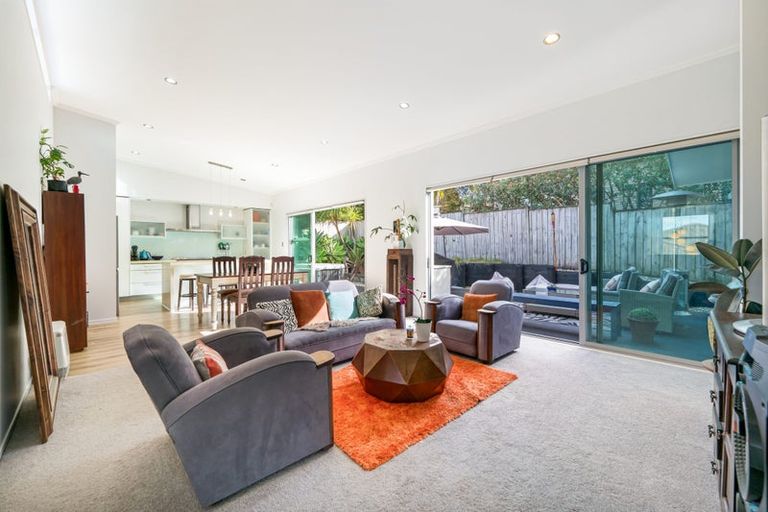 Photo of property in 4 Ilam Lane, Fairview Heights, Auckland, 0632