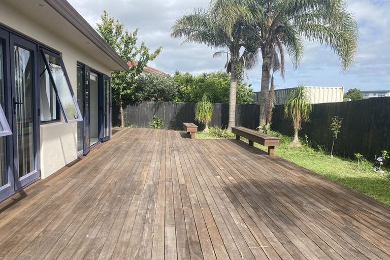 Photo of property in 445 Old Te Atatu Road, Te Atatu Peninsula, Auckland, 0610