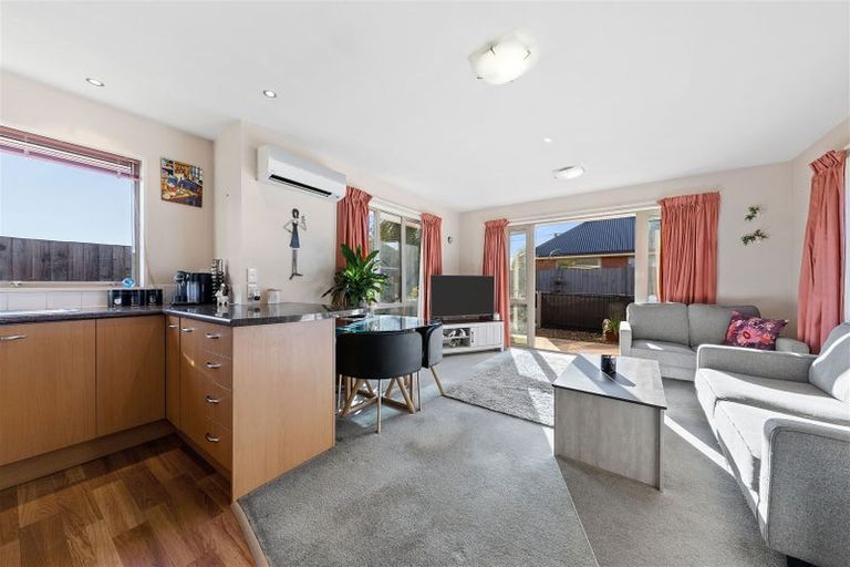 Photo of property in 2/31 Tuckers Road, Redwood, Christchurch, 8051