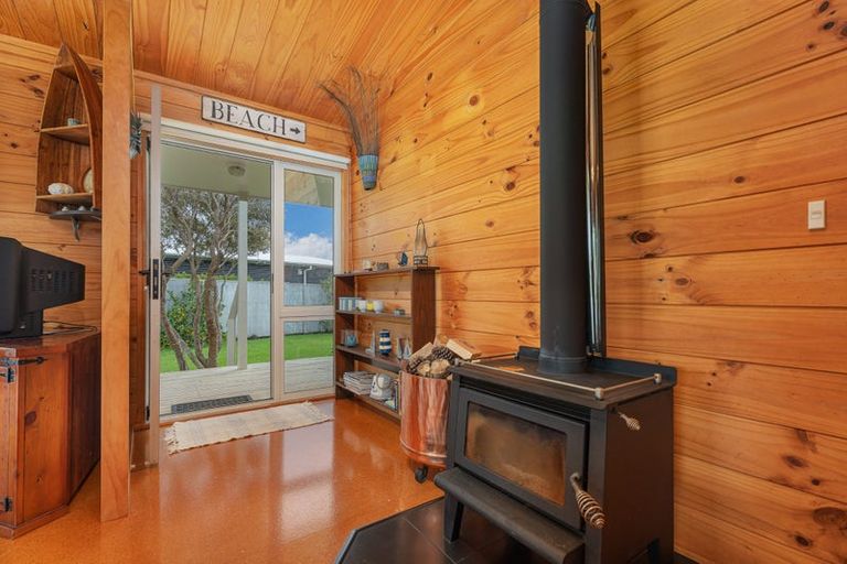Photo of property in 10 Martin Place, Cooks Beach, Whitianga, 3591