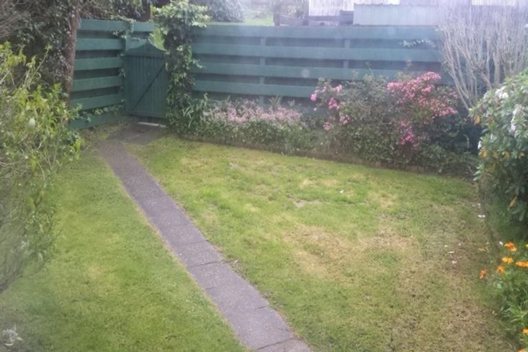 Photo of property in 5/550 Glenfield Road, Glenfield, Auckland, 0629