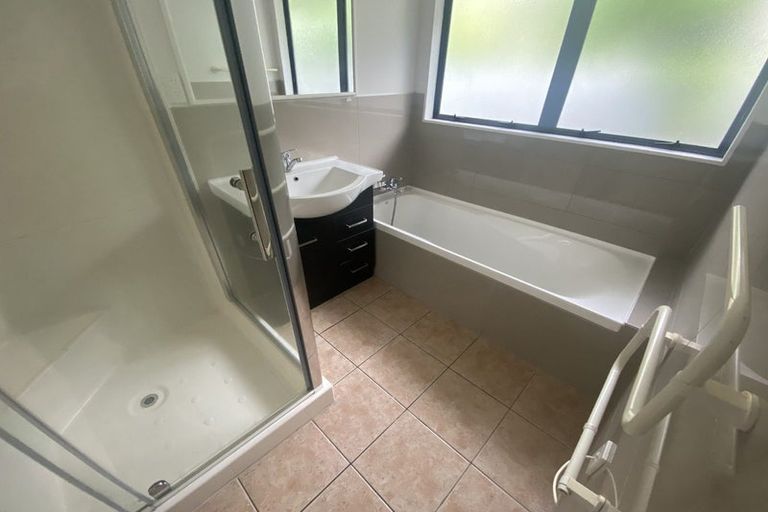Photo of property in 2/20 Ben Nevis Place, Northpark, Auckland, 2013