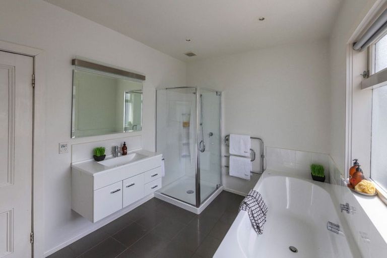 Photo of property in 2 North Terrace, Kelburn, Wellington, 6012