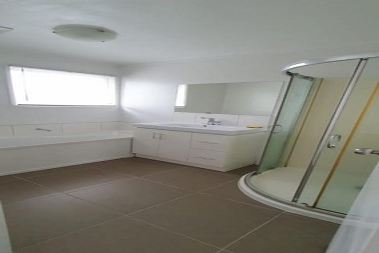 Photo of property in 13 Vina Place, Massey, Auckland, 0614