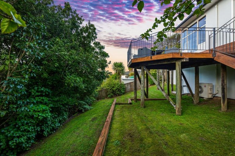 Photo of property in 34 Vermeer Place, West Harbour, Auckland, 0618