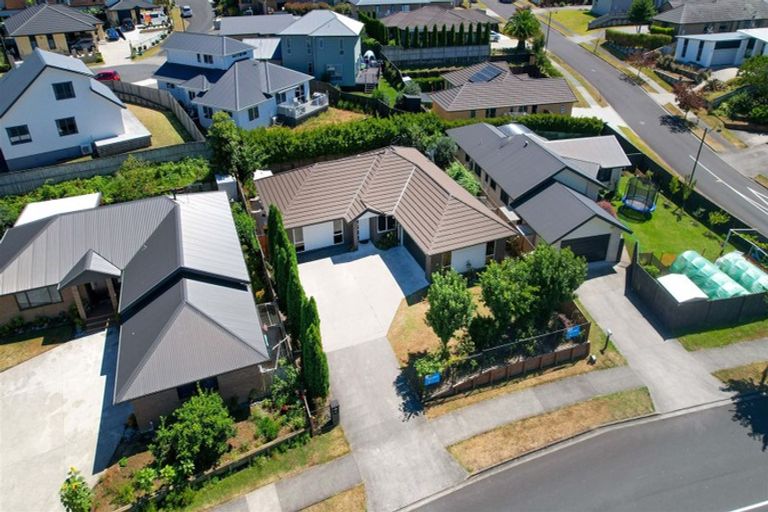 Photo of property in 64 Farnborough Drive, Grandview Heights, Hamilton, 3200