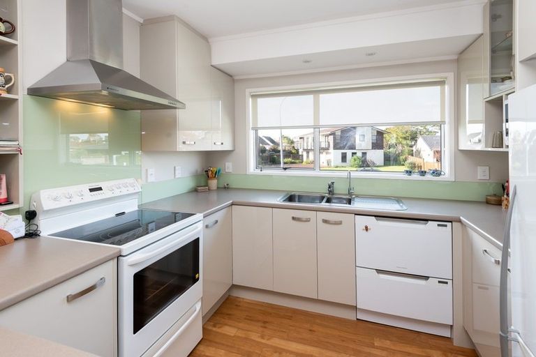 Photo of property in 10 Nimrod Place, Half Moon Bay, Auckland, 2012