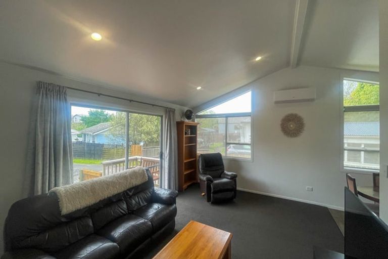 Photo of property in 32 Candia Road, Swanson, Auckland, 0614