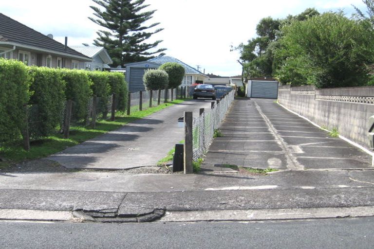Photo of property in 8 Shamrock Lane, Te Atatu Peninsula, Auckland, 0610