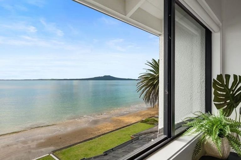 Photo of property in 1/15 Craig Road, Milford, Auckland, 0620