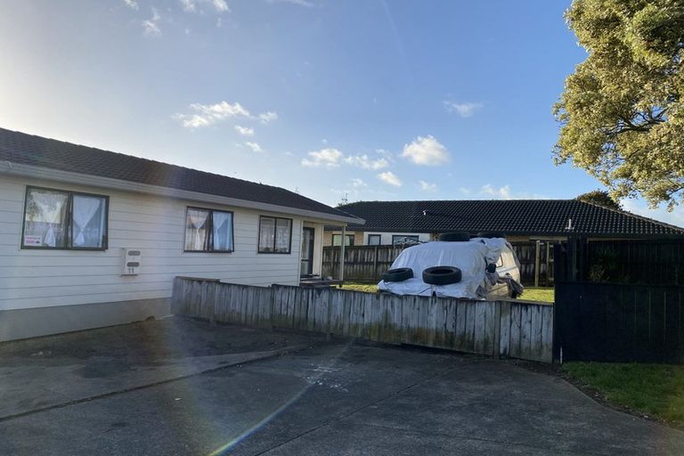 Photo of property in 2/11 Etherton Drive, Weymouth, Auckland, 2103