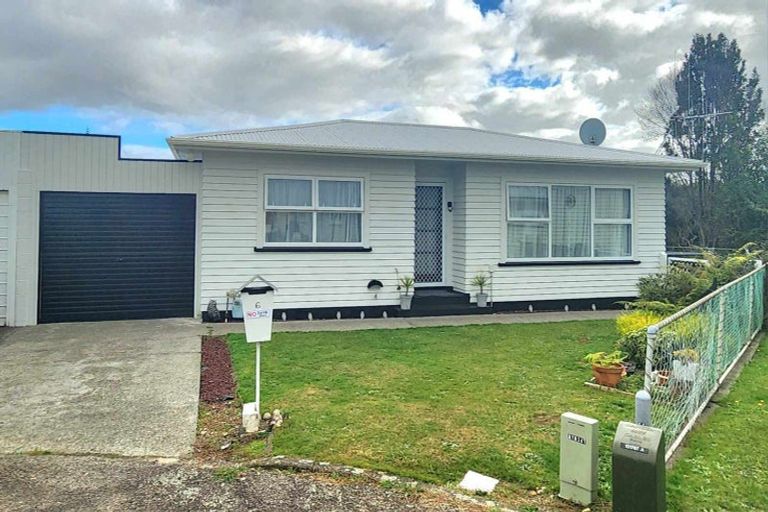 Photo of property in 6 Eton Place, Levin, 5510