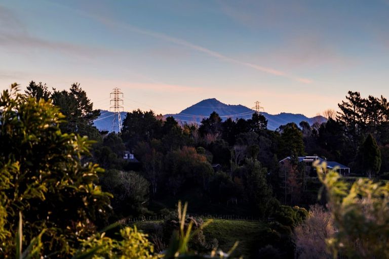 Photo of property in 20 Aderman Place, Hurworth, New Plymouth, 4310