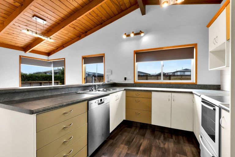 Photo of property in 17 Villa Place, Bell Block, New Plymouth, 4312