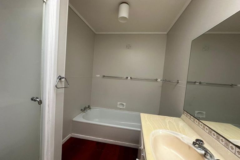 Photo of property in 89 Gossamer Drive, Pakuranga Heights, Auckland, 2010