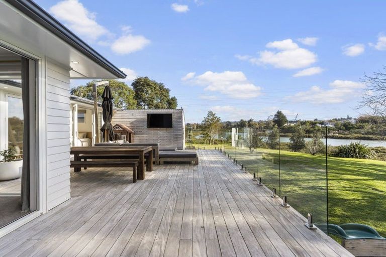 Photo of property in 58 Cobham Crescent, Kelston, Auckland, 0602