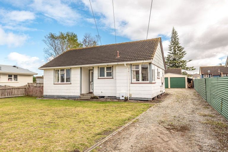 Photo of property in 27 Matipo Street, Castlecliff, Whanganui, 4501