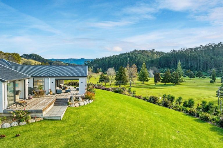 Photo of property in 19 Titoki Lane, Whangamata, 3691