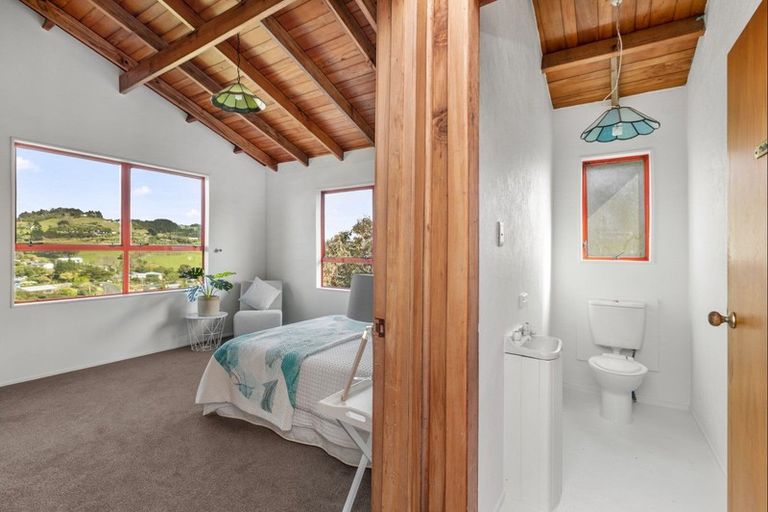 Photo of property in 1 Bay View Road, Raglan, 3225