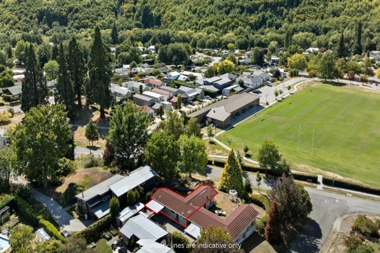Photo of property in 16 Argyle Place, Arrowtown, 9302