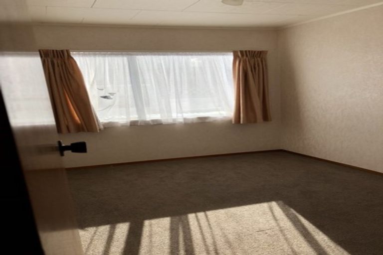 Photo of property in 1024 East Coast Road, Fairview Heights, Auckland, 0630