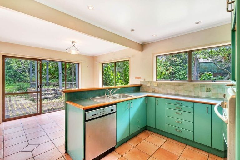 Photo of property in 1 Celina Place, Browns Bay, Auckland, 0630