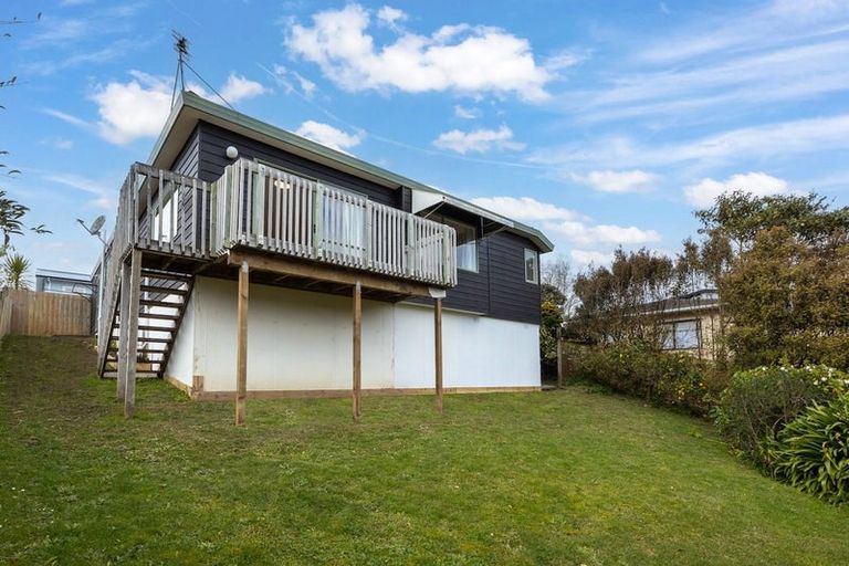 Photo of property in 1/12 Sunnyfield Crescent, Glenfield, Auckland, 0629