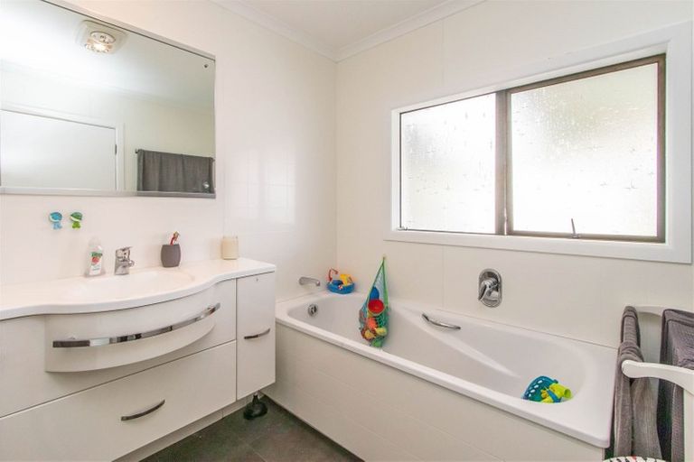 Photo of property in 4 Kamahi Place, Inglewood, 4330