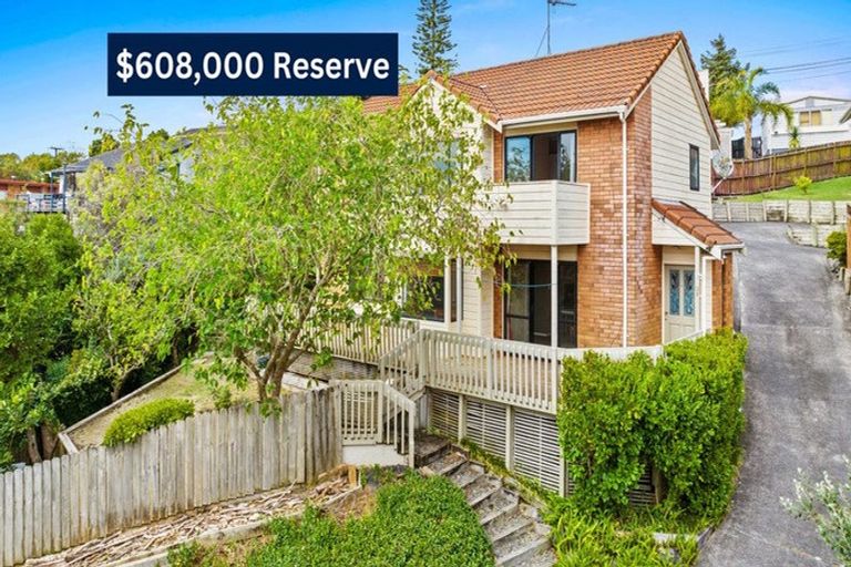 Photo of property in 2/12 Helicon Place, Totara Vale, Auckland, 0629