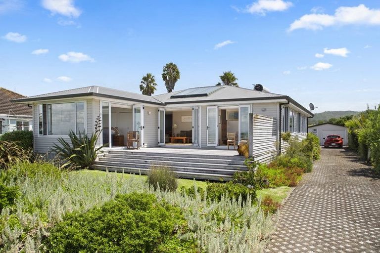 Photo of property in 867 East Coast Road, Kaiaua, Miranda, 2473