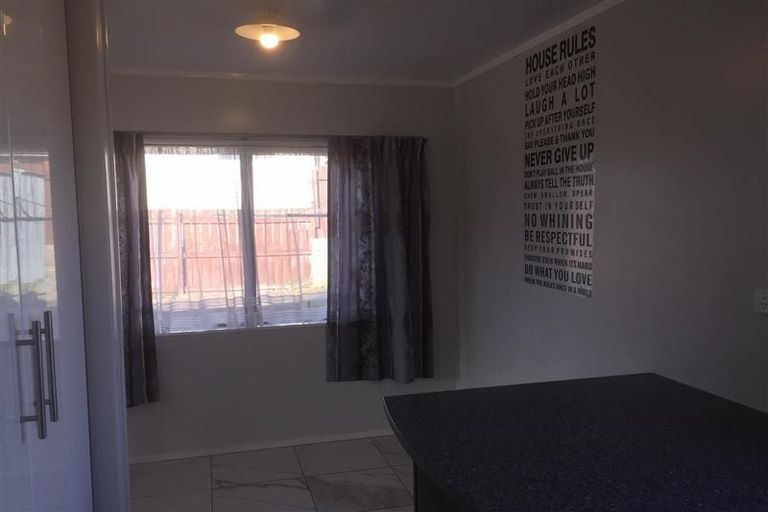 Photo of property in 2/195 Rathgar Road, Henderson, Auckland, 0610