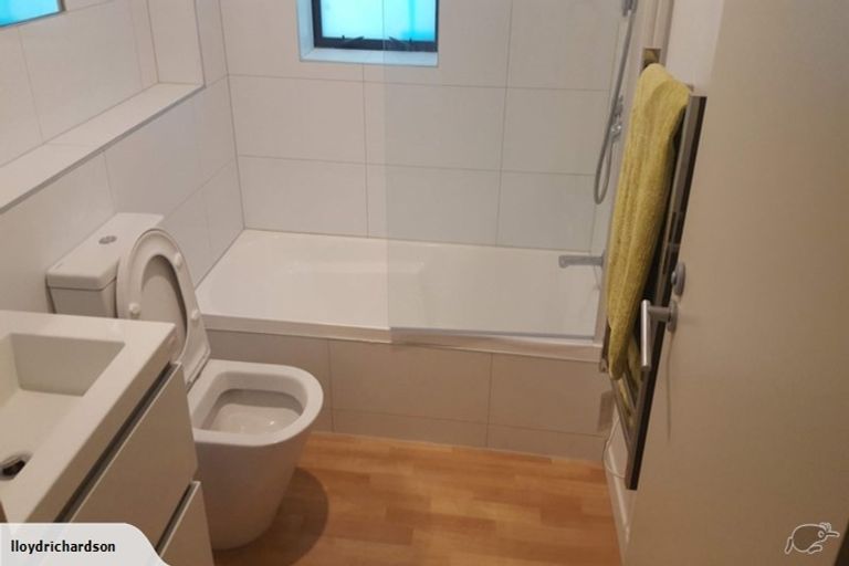 Photo of property in Westhaven Apartments, 2/127 Molesworth Street, Thorndon, Wellington, 6011