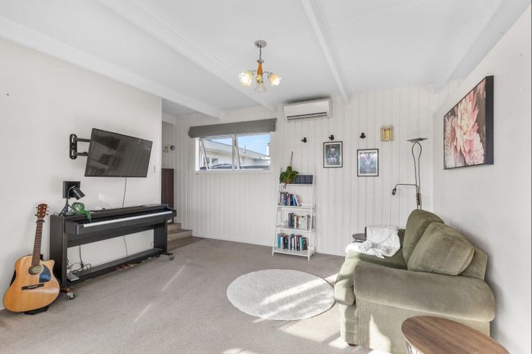 Photo of property in 11 Duke Street, Levin, 5510