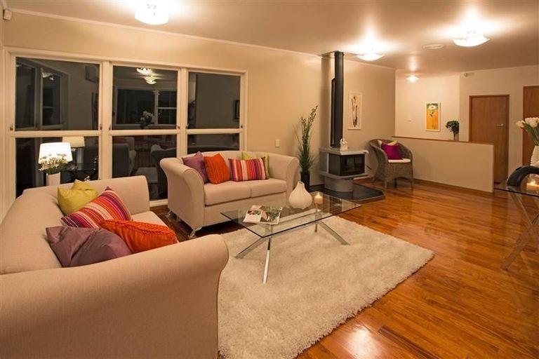 Photo of property in 115 Gossamer Drive, Pakuranga Heights, Auckland, 2010