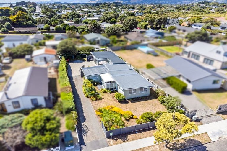 Photo of property in 5 Eruini Street, Waikanae Beach, Waikanae, 5036