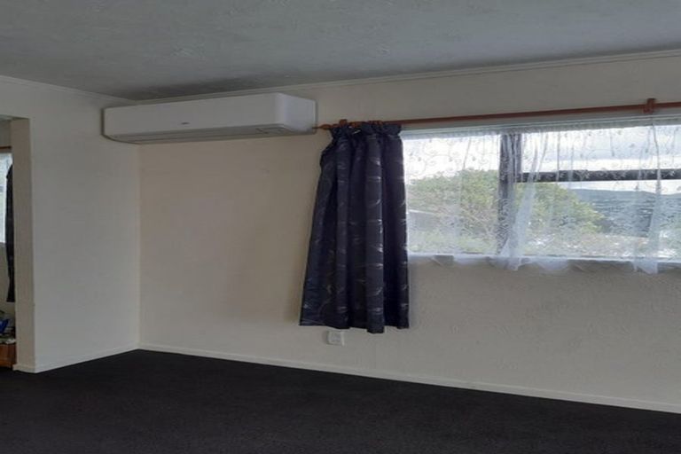 Photo of property in 142 Mark Avenue, Grenada Village, Wellington, 6037