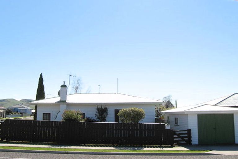 Photo of property in 16 Wallace Road, Waipukurau, 4200