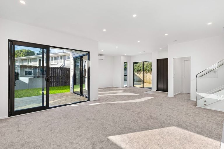 Photo of property in 33 Mountain Road, Mangere Bridge, Auckland, 2022