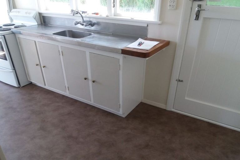 Photo of property in 27 Fraser Street, Wainuiomata, Lower Hutt, 5014