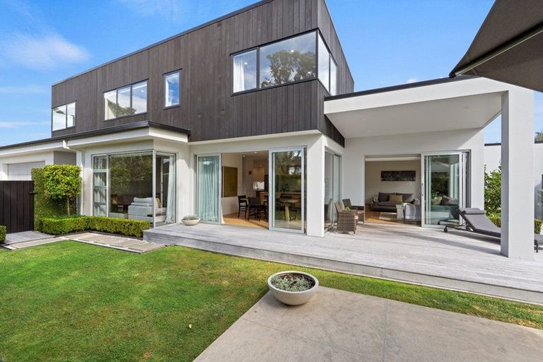 Photo of property in 52 Walton Street, Red Beach, 0932