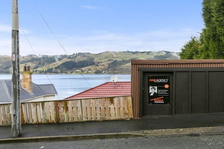 Photo of property in 25 Adderley Terrace, Ravensbourne, Dunedin, 9022