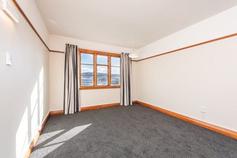 Photo of property in Ionian Flats, 123-125 Brougham Street, Mount Victoria, Wellington, 6011