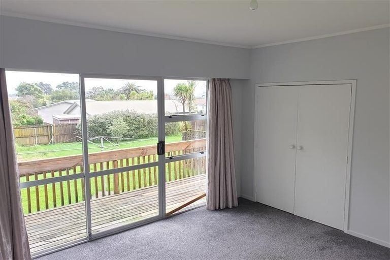 Photo of property in 92 Te Atatu Road, Te Atatu South, Auckland, 0610