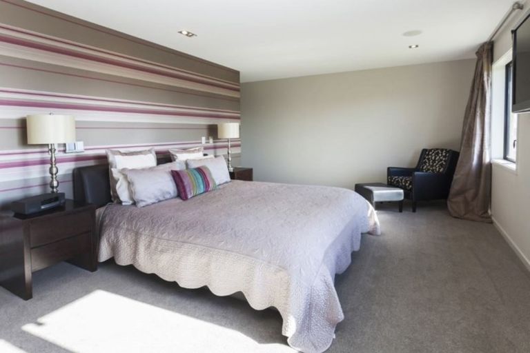 Photo of property in 17 Taunton Green, Papanui, Christchurch, 8052