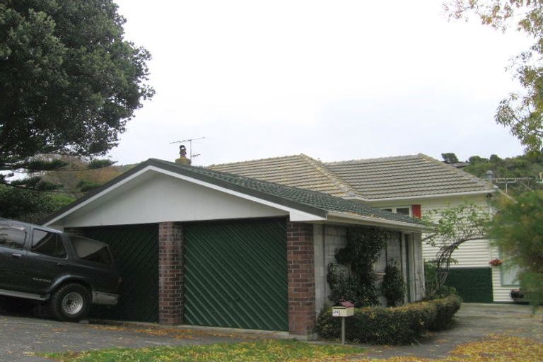 Photo of property in 1 Park Avenue, Tawa, Wellington, 5028