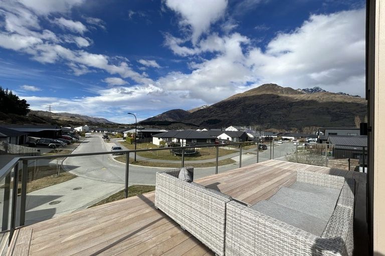 Photo of property in 19 Walton Way, Lower Shotover, 9304