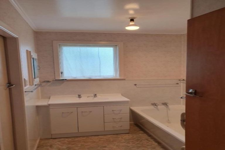 Photo of property in 510 Great South Road, Rosehill, Papakura, 2113